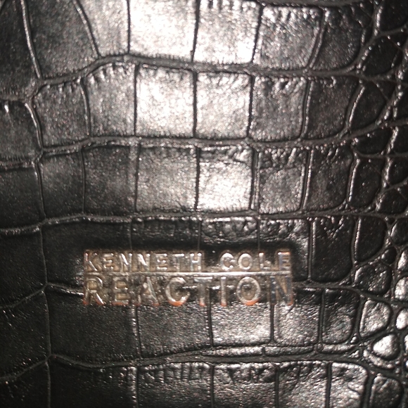 Kenneth Cole Reaction Purse - Picture 4 of 8